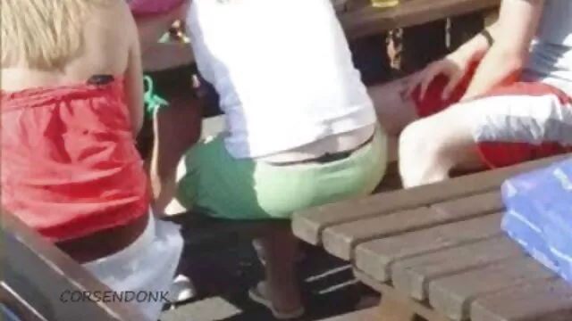Un hombre rico contrata a una zorra y le dice que le venda los videos porno traducido en español ojos, la acaricia durante mucho tiempo y luego se mete en sexo suave con ella en plena calle.