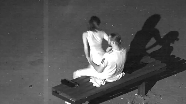 El tipo tiene un problema, siempre tiene polla, pero fue porno hablando español a la farmacia, no al muelle