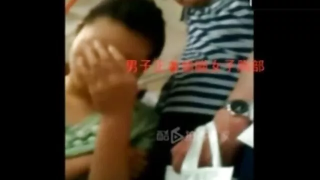 Bebé se hentai latino masturba con los dedos frente a la cámara