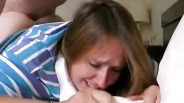 Perra lujuriosa corridas internas españolas siempre ha querido tener sexo grupal