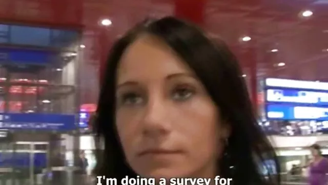 Masajista Zoe Monroe chupa polla para fakings españolas un cliente