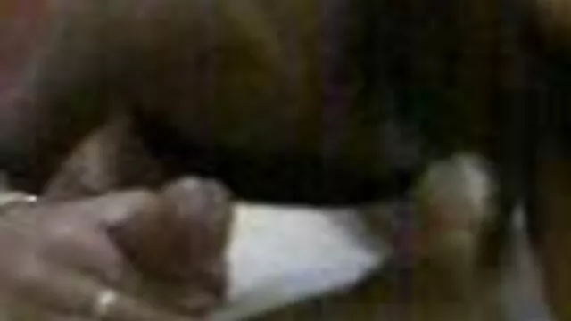 La guapa perfora los labios peliculas xxx gay en español vaginales y se lo presume a su amiga