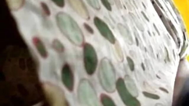 Morena sensual Chloe James se españolas xvideo frota el coño hasta el orgasmo