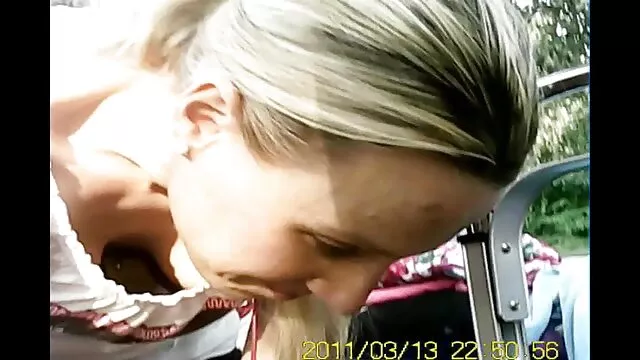La jovenes españolas follando niña está muy bien con su vestido, especialmente cuando se inclina un poco y muestra sus increíbles moños.
