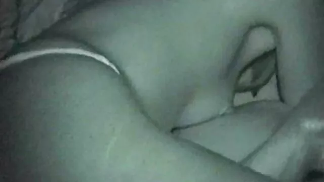 El lugar más común es el sexo en lesbianas xxx español un hotel con una zorra tan rubia. Ella realmente no sabe cómo hacer nada, aunque hace un buen trabajo puliendo el pene largo de su cliente con sus labios, luego se sienta sobre el pene con su coño y chilla.