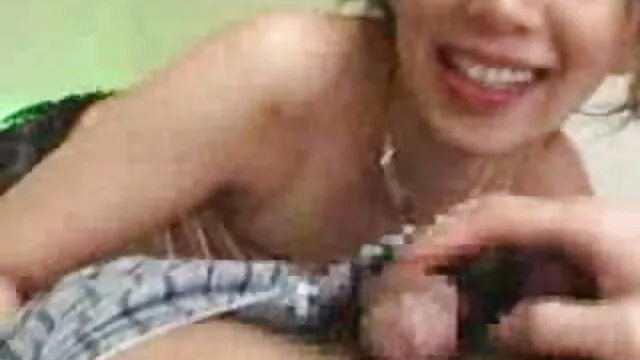 Nena xxx de españolas bonita se satisface a sí misma