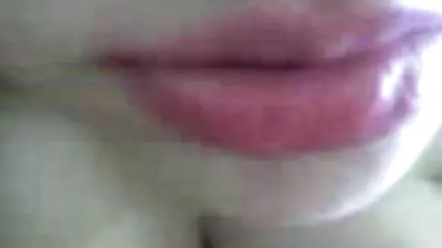 La tetona Nadia se acaricia delante de una webcam taboo xxx español
