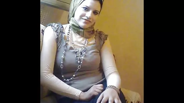 Una perra videos pornos en español latino delgada chupa una polla y se masturba el coño