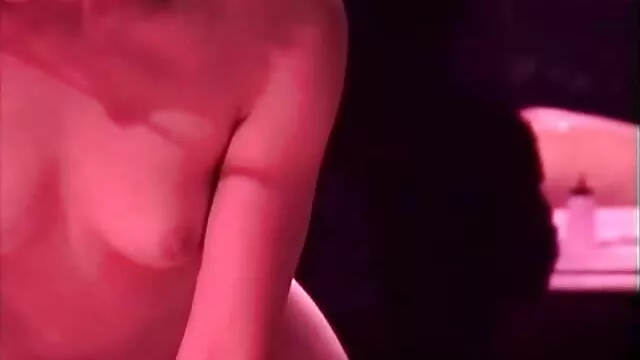 A la joven Eva le encanta acariciar su coño videos porno gratis completos