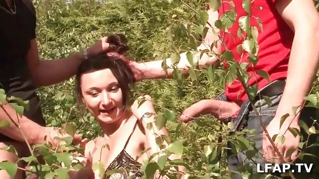 Perra gorda con grandes tetas chupa una polla enorme videos hentai completos