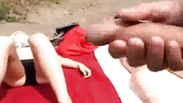 Puta sexy tetona follando en el sofá con un cliente cachondo abuelas españolas follando