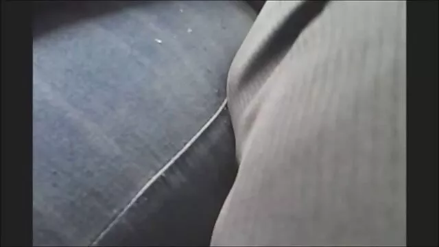 La rubia se acaricia videos porno por dinero en español con un vibrador de cristal