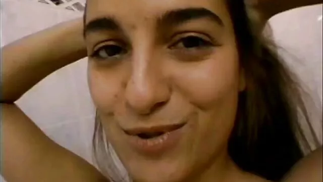 La adorable Patricia se masturba el coño porno español online