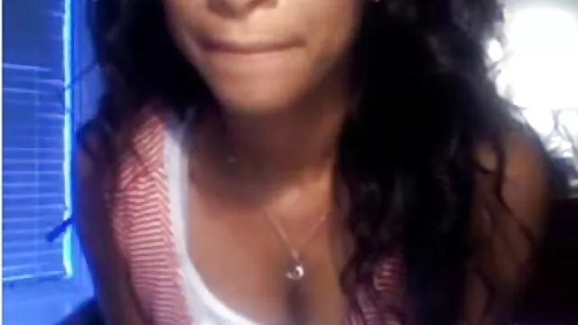 Una madurita sexy inmobiliaria le muestra la casa a una latina y se folla a fakings españolas una belleza