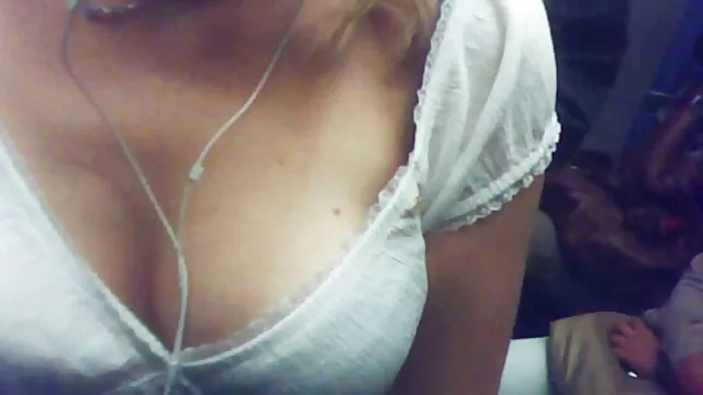 Morena de rodillas se folla a un gordo con la boca ver peliculas xxx online