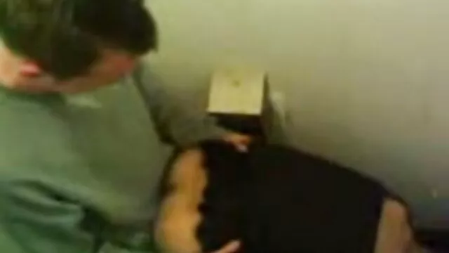 La niña gira su trasero, y el falo tenso entra instantáneamente en la cueva anal apretada, lo que obliga al bebé a correrse brillante y xvideos sub español violentamente.