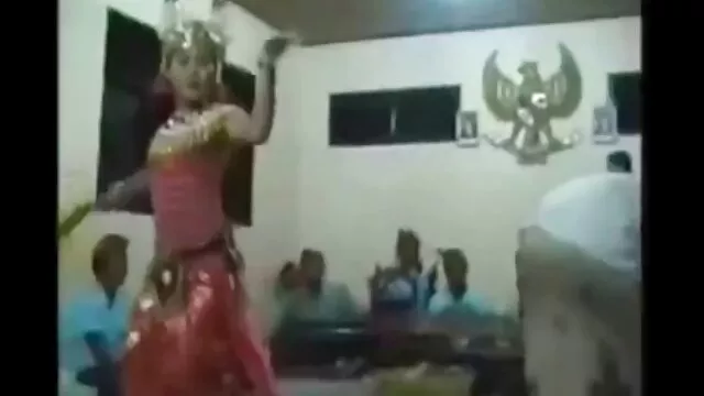 La perra sacó su culo sucio con un bate de maduras españolas casero béisbol