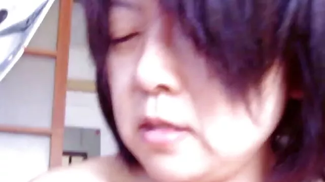 La chica le da a su amiga un masaje erótico, la desnudó por sub español xxx completo, la cubrió de aceite y masajea suavemente, prestando especial atención a las zonas erógenas.