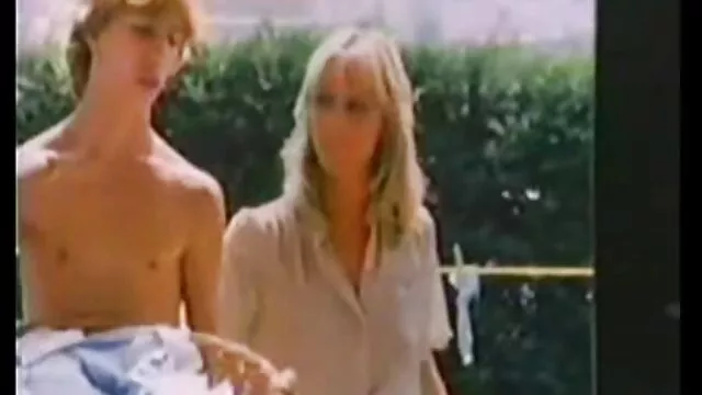 Rubia folla xxx en sub español en la oficina durante el almuerzo