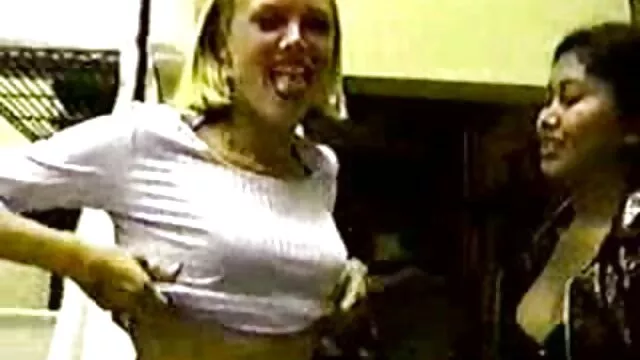 Mamada en la carretera de una rubia cerca porno en vivo español del coche