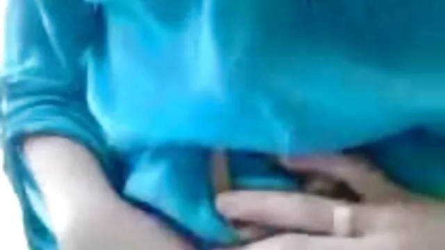 La perra pilló a un amigo masturbándose, lo hizo masturbarse y apretar sus pechos, y luego se levantó películas xxx castellano con cáncer y metió el tronco en su jugoso agujero, que ya estaba empapado por completo de tales manipulaciones.